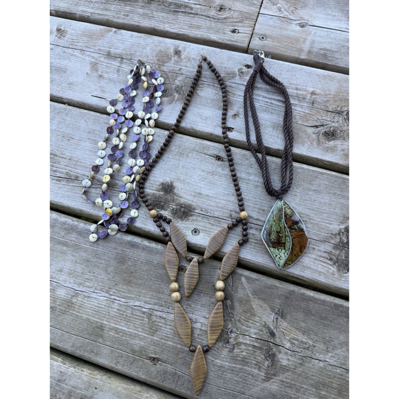 3 vintage Vacation Style necklaces - Picture 1 of 10